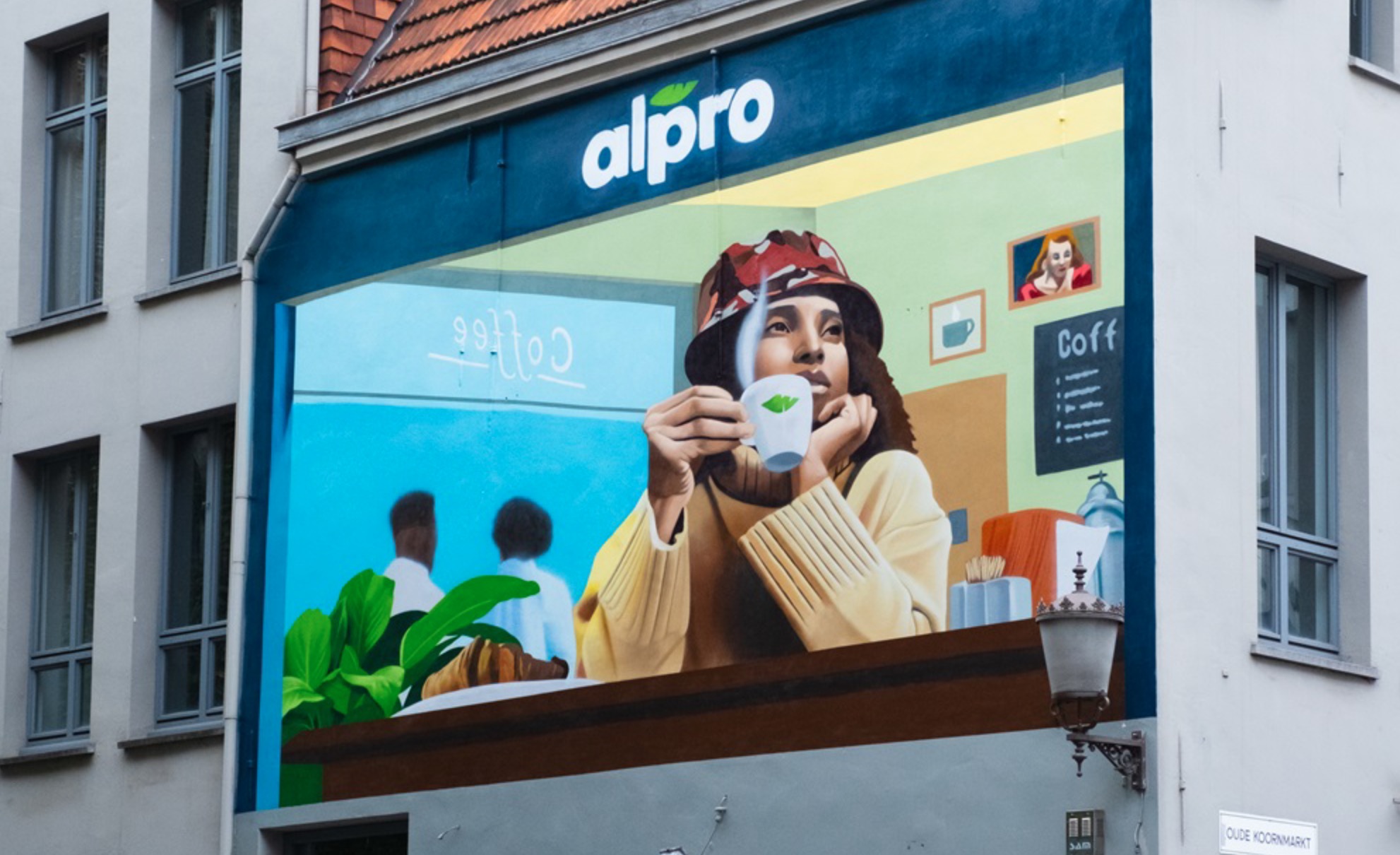 Alpro prend un café 